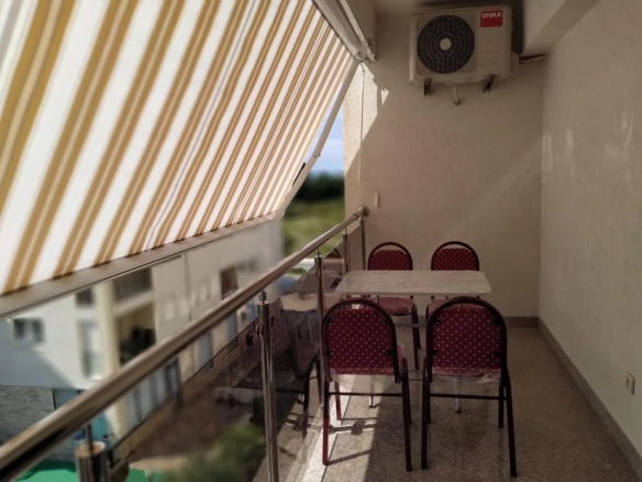 Dvosoban stan 78 m² sa garažom i pogledom na more – Šušanj, Bar