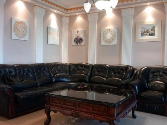 Izdavanje: Trosoban stan 130 m² u prizemlju vile – Gornja Gorica, Podgorica
