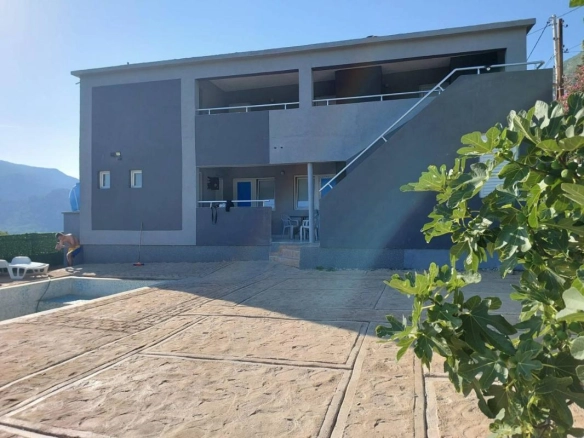 Kuća 220 m² sa terasama i pogledom na more – Sutomore, Bar