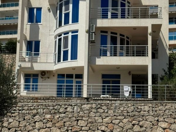 Vila 306 m² sa bazenom i pogledom na more – Dobra Voda, Bar