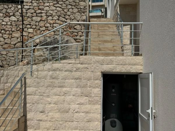 Vila 306 m² sa bazenom i pogledom na more – Dobra Voda, Bar