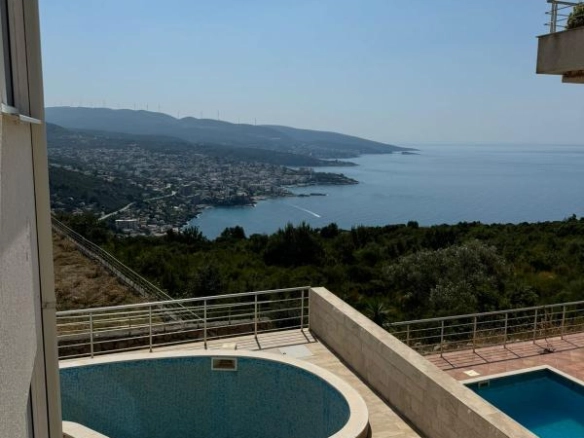 Vila 306 m² sa bazenom i pogledom na more – Dobra Voda, Bar