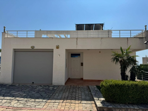 Vila 306 m² sa bazenom i pogledom na more – Dobra Voda, Bar