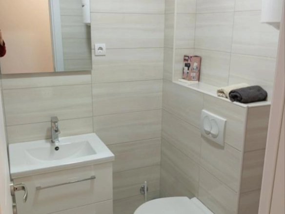 Garsonjera 40 m² u novoj kući na prvoj liniji do mora – Šušanj, Bar
