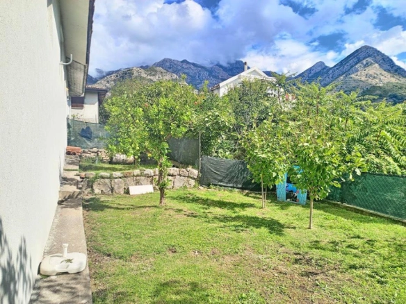 Kuća 67 m² sa ogradenim placom i voćnjakom – Stari Bar, Bar