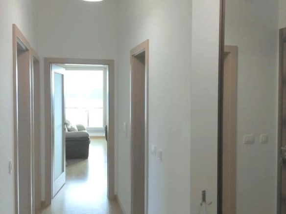Trosoban stan 98 m² sa pogledom na more i garažom – Bečići, Budva