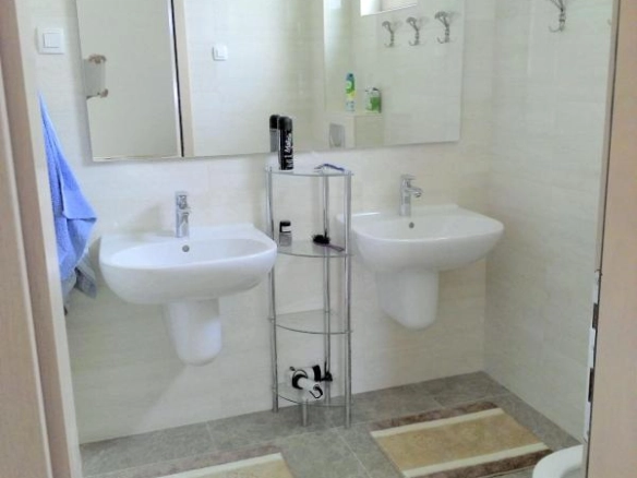 Trosoban stan 98 m² sa pogledom na more i garažom – Bečići, Budva