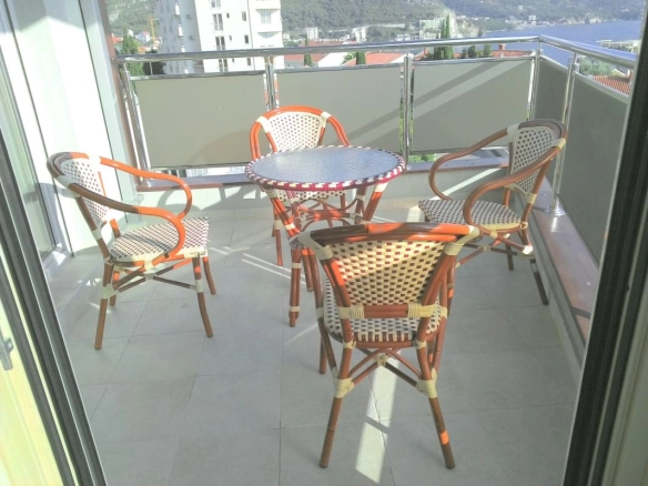 Trosoban stan 98 m² sa pogledom na more i garažom – Bečići, Budva