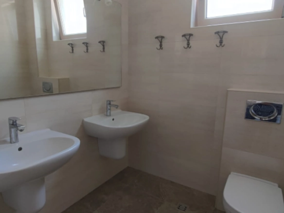 Trosoban stan 98 m² sa pogledom na more i garažom – Bečići, Budva
