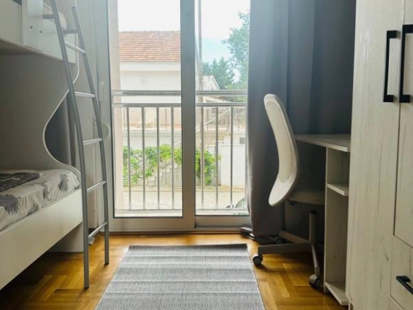 Dvosoban stan 64 m² sa prostranim dvorištem – Velji Vinogradi, Budva