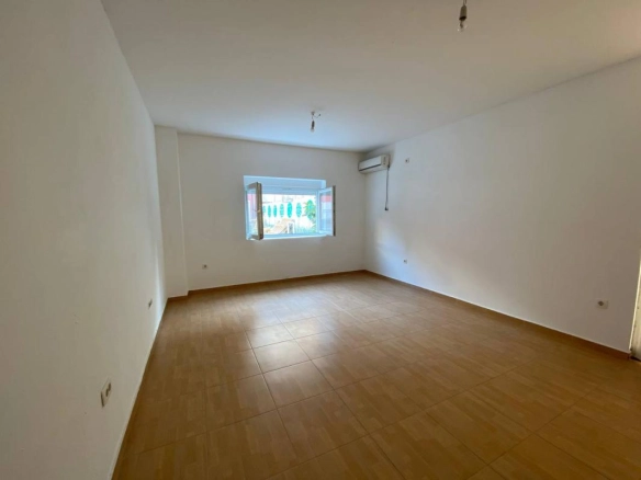 Poslovni prostor 27 m² u zatvorenom dvorištu uz Muzičku školu – Podgorica