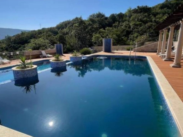 Dvosoban stan 75 m² sa pogledom na zaliv – Herceg Novi