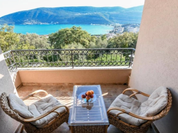 Dvosoban stan 75 m² sa pogledom na zaliv – Herceg Novi