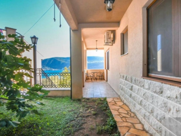 Dvosoban stan 75 m² sa pogledom na zaliv – Herceg Novi