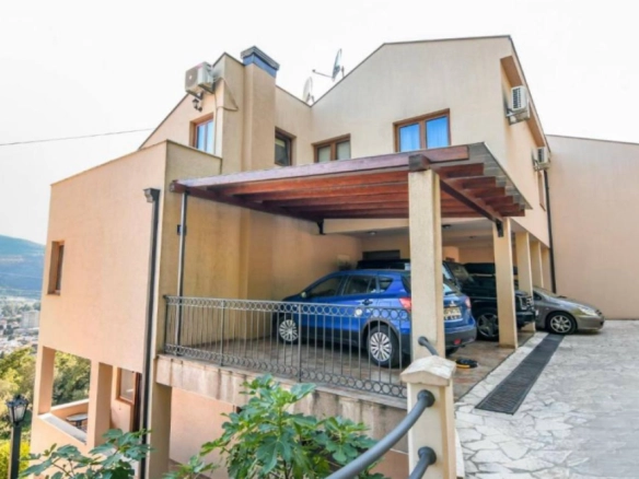 Dvosoban stan 75 m² sa pogledom na zaliv – Herceg Novi
