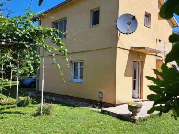 Kuća 130 m² sa placom od 5559 m² i voćnjakom – Danilovgrad