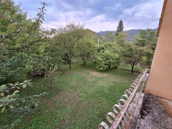 Kuća 130 m² sa placom od 5559 m² i voćnjakom – Danilovgrad