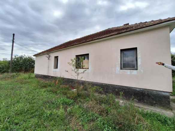 Kuća 130 m² na placu od oko 5000 m² kojem treba renoviranje – Danilovgrad