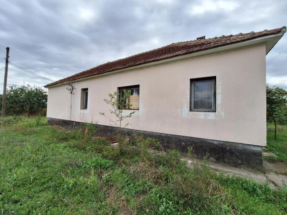 Kuća 130 m² na placu od oko 5000 m² kojem treba renoviranje – Danilovgrad