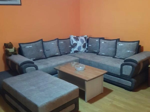 Kuća 120 m² sa ljetnjom kuhinjom i ogradjenim placom – Donji Kokoti, Podgorica
