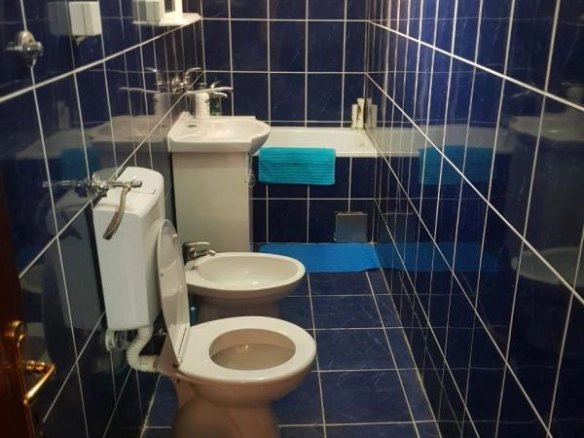 Kuća 120 m² sa ljetnjom kuhinjom i ogradjenim placom – Donji Kokoti, Podgorica