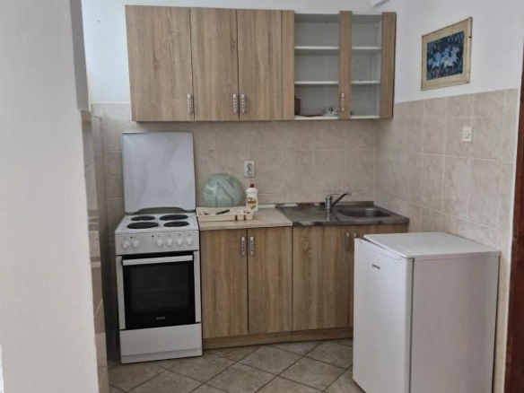 Kuća 230 m² na placu od 377 m², četvrta linija do mora – Đenovići, Herceg Novi