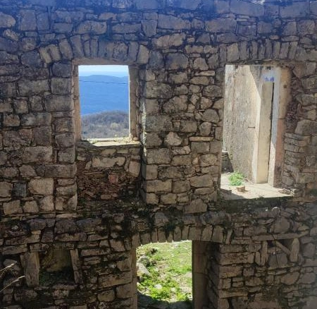 Kamena kuća 66 m² za rekonstrukciju sa pogledom na more – Mojdež, Herceg Novi
