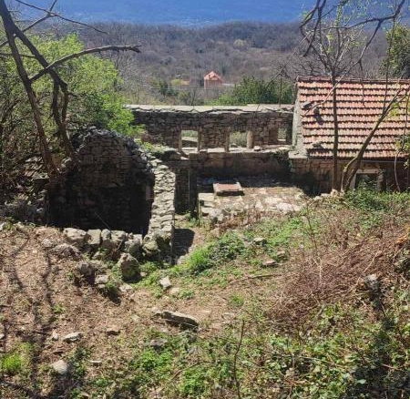 Kamena kuća 66 m² za rekonstrukciju sa pogledom na more – Mojdež, Herceg Novi