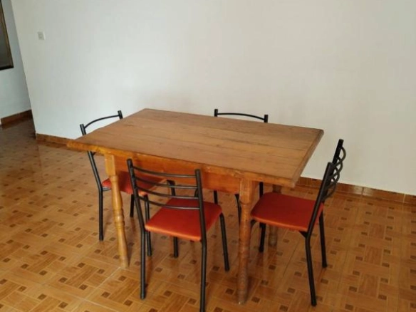 Dvospratna kuća 220 m² sa pet stanova i dvorištem – Šušanj, Bar
