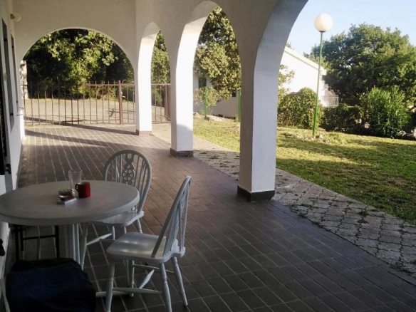 Kuća 480 m² sa pogledom na more i mogućnošću proširenja – Petrovac, Budva