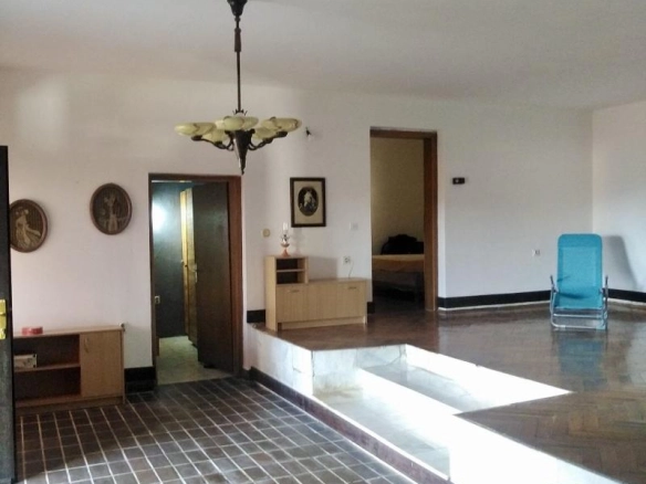 Kuća 480 m² sa pogledom na more i mogućnošću proširenja – Petrovac, Budva