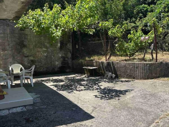 Polovina kuće 47 m² sa dvorištem i voćnjakom – Sutomore, Bar