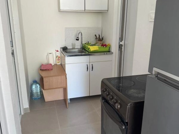 Polovina kuće 47 m² sa dvorištem i voćnjakom – Sutomore, Bar