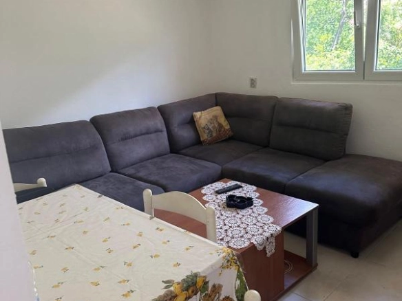 Polovina kuće 47 m² sa dvorištem i voćnjakom – Sutomore, Bar