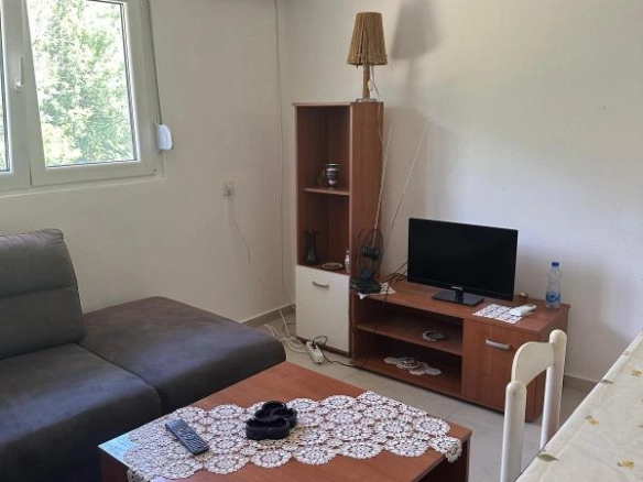 Polovina kuće 47 m² sa dvorištem i voćnjakom – Sutomore, Bar