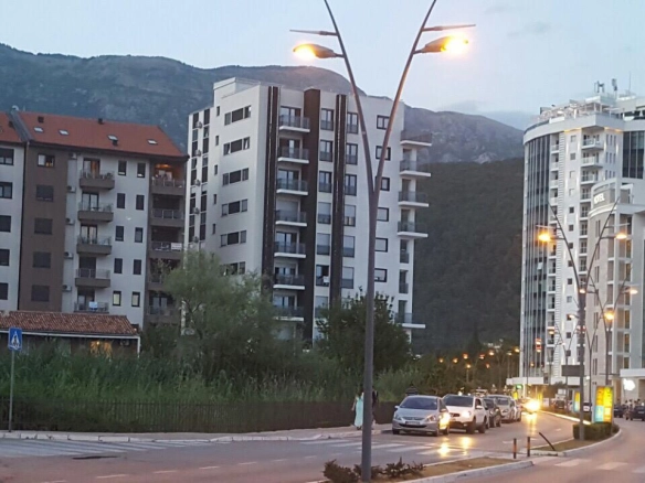 Izdavanje: Jednosoban stan 45 m² sa terasom u centru – Budva