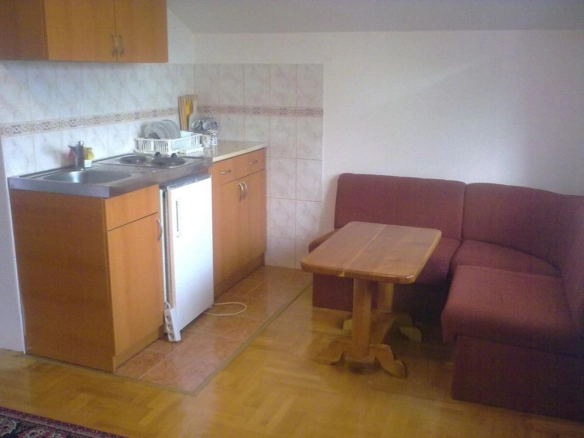 Hotel 537 m² sa 13 soba na placu od 404 m² – Podmaine, Budva