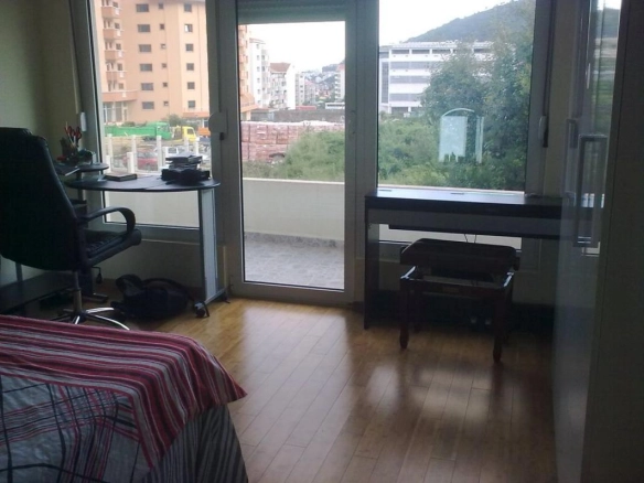 Hotel 537 m² sa 13 soba na placu od 404 m² – Podmaine, Budva