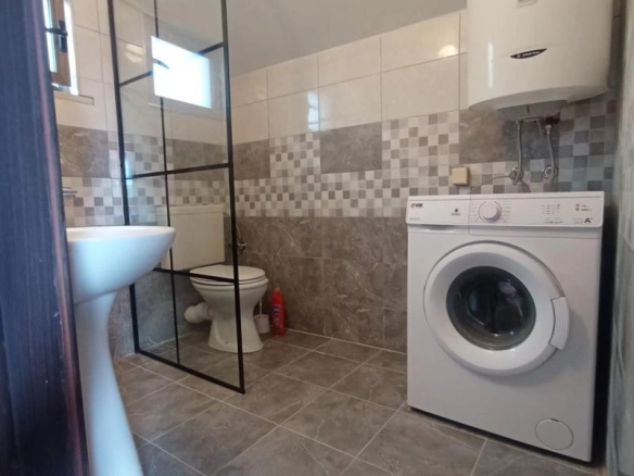 Hotel 537 m² sa 13 soba na placu od 404 m² – Podmaine, Budva