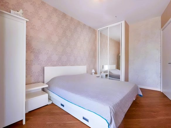 Jednosoban stan 63 m² sa prostranom terasom u centru – Budva