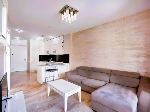 Jednosoban stan 63 m² sa prostranom terasom u centru – Budva