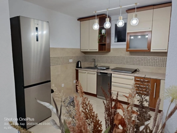 Izdavanje: Kuća 182 m² sa dva odvojena ulaza – Dobra Voda, Bar