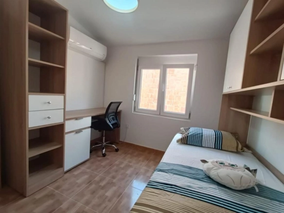 Izdavanje: Kuća 182 m² sa dva odvojena ulaza – Dobra Voda, Bar