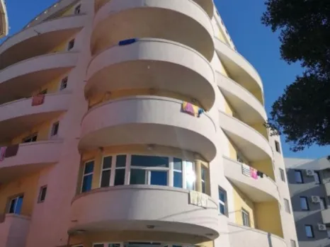Hotel 2500 m² na 100 m od mora – Dobra Voda, Bar