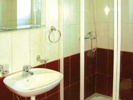Hotel 2500 m² na 100 m od mora – Dobra Voda, Bar