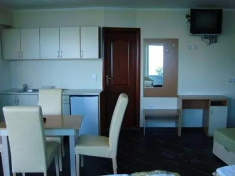Hotel 2500 m² na 100 m od mora – Dobra Voda, Bar
