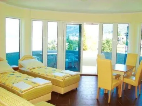 Hotel 2500 m² na 100 m od mora – Dobra Voda, Bar