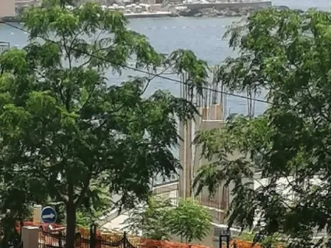 Hotel 2500 m² na 100 m od mora – Dobra Voda, Bar