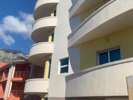 Hotel 2500 m² na 100 m od mora – Dobra Voda, Bar