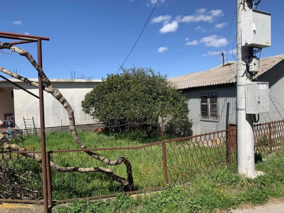 Kuća 100 m² na urbanizovanom placu od 4747 m² – Polje, Bar
